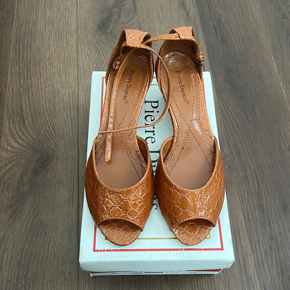 Pierre Dumas - Peekaboo Low Wedge w/ Strap - Size 10M - Never been worn